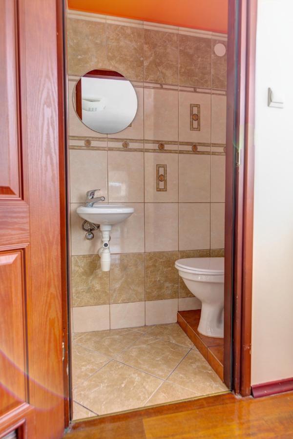 Krynica Apartamenty 100M Duzy Apartament, Salon + 3 Sypialnie Przy Deptaku Exterior photo